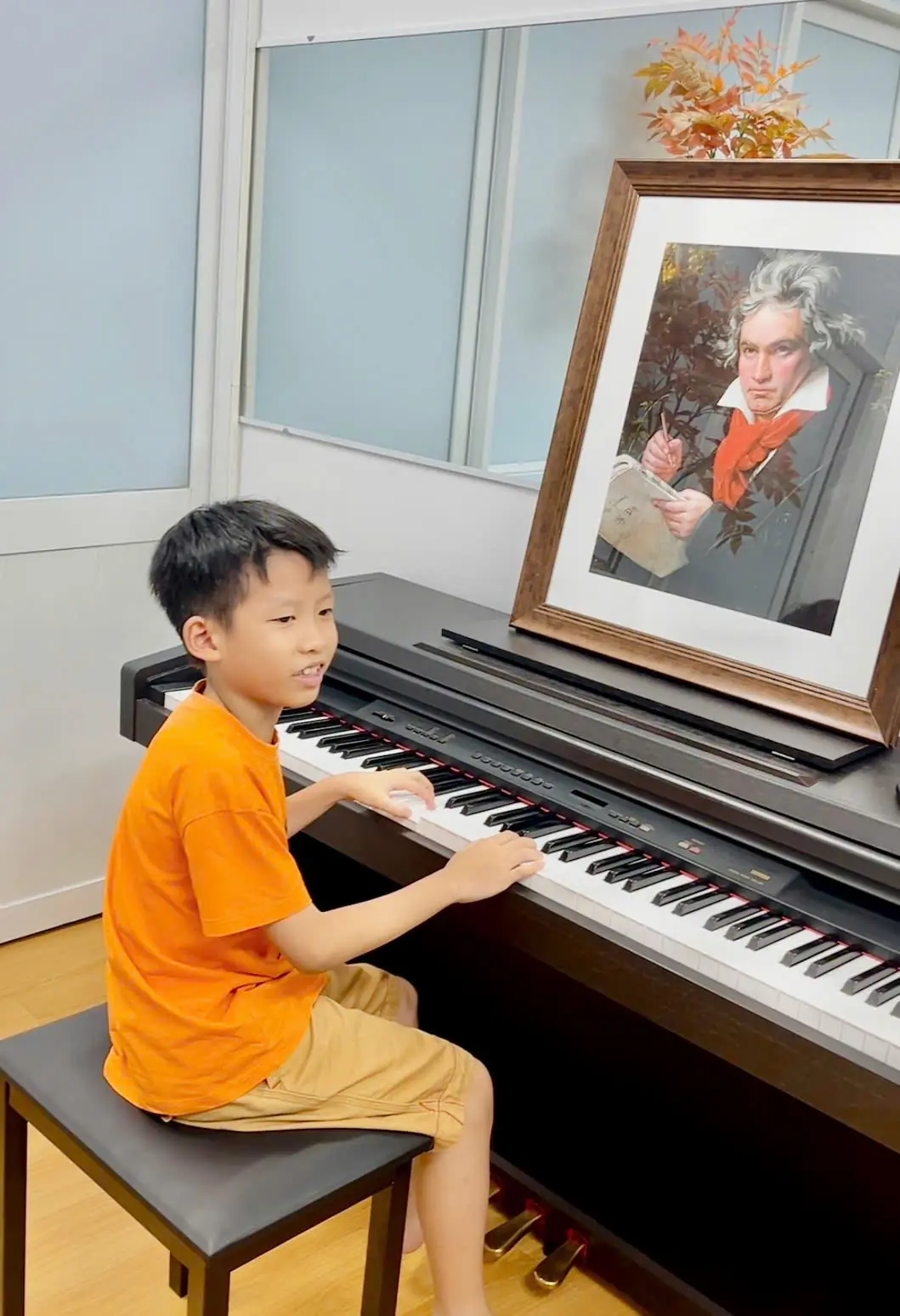 hoc vien hoc piano tai lop nhac tran quy cap